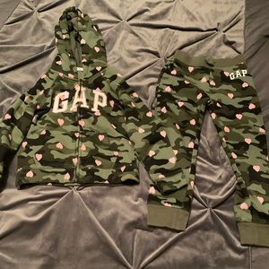 Toddler girls Gap sweatsuit